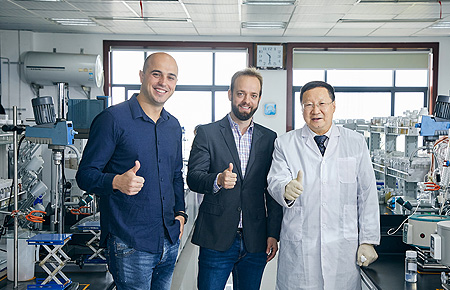 打造贴近客户一线的迅速前端组织，实现客户需求24小时快速响应。